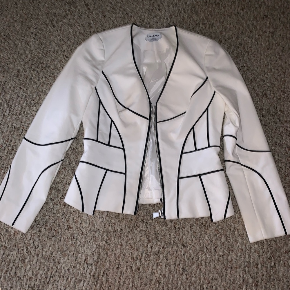 Bebe Blazer size 0 (worn only once ) .